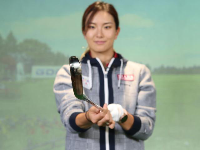画像: フェース面が打ちたい方向に真っすぐに向いているポジションを作ってからクラブを握ろう