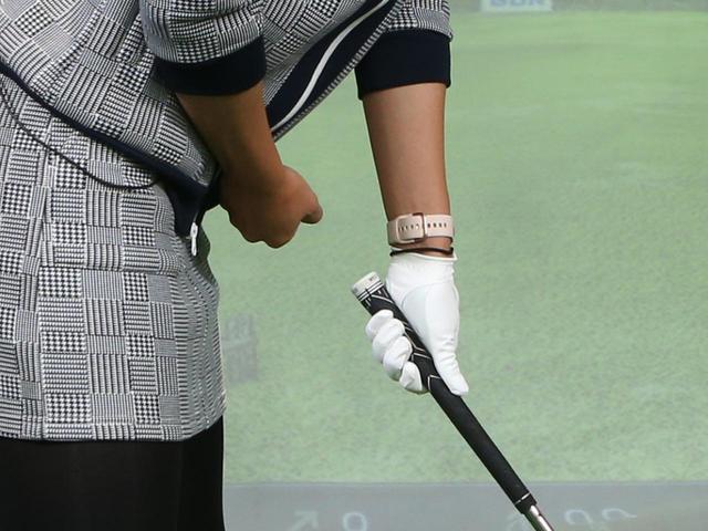 画像: クラブと体の距離は自分の拳1.5~2個ぶん程度離そう
