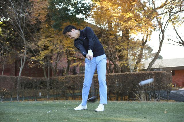 画像: 1Wでは手応えと出球のイメージが合うと好印象。大きなキャリーで飛ばせるボールだ