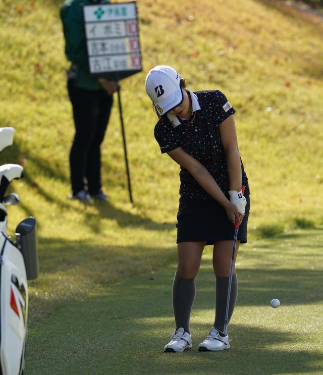 画像: 2勝目を挙げた伊藤園レディスではピンまで下り傾斜のアプローチを絶妙な距離感で寄せてパーセーブした(写真は2020年の伊藤園レディス 写真/矢田部裕)