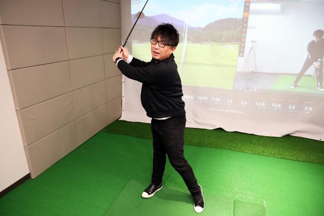 画像: 踏み込む前のトップのイメージ。顔の筋肉も脱力するくらいの意識を持つと無駄な力が入りづらい