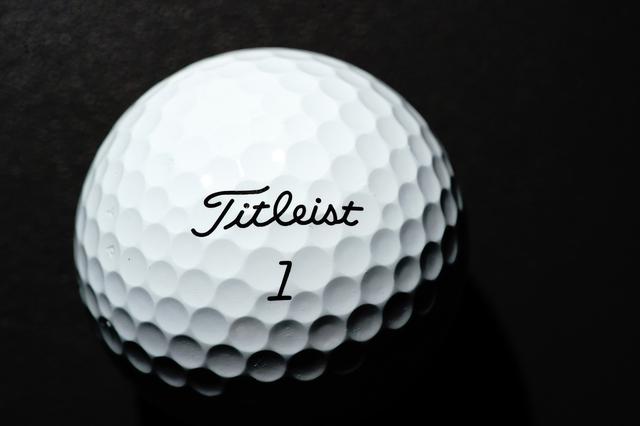 画像: 飛距離性能を最大化するために、「ProV1」「ProV1x」ともに前作よりディンプル数が増加している。