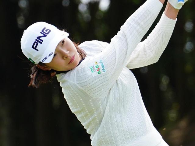 画像: 渋野日向子はセカンドショットで苦戦し、予選落ちに(写真は2021年のアクサレディス 撮影/有原裕晶)