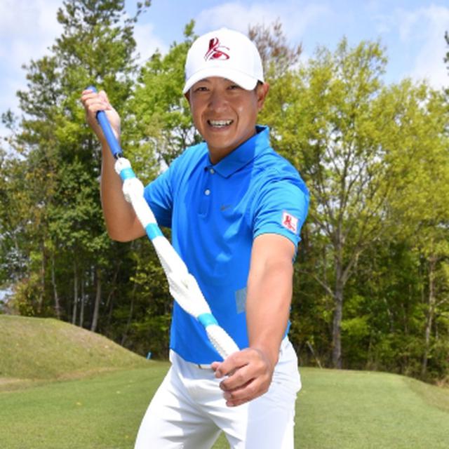 画像: 吉田直樹コーチ:幼少期からアメリカで過ごし、有名コーチの指導を受ける、 谷原秀人プロ、上井邦裕プロ、石川明日香プロのコーチを務める。