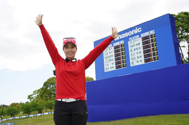 画像: 今季初優勝をプレーオフの末勝ちとった上田桃子(写真は2021年のパナソニックオープンレディース 写真/大澤進二)