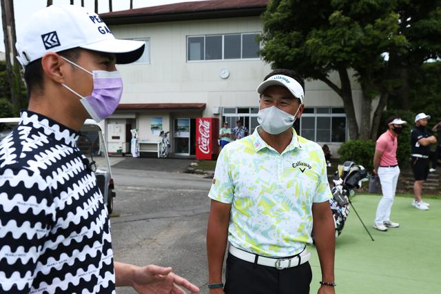 画像: 試合前にもかかわらず、快くアドバイスを送ってくれた南出選手。