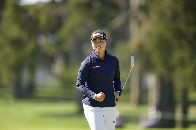 画像: プレーオフ3ホール目にウィニングパットを決めた笹生優花(USGA/Darren Carroll)