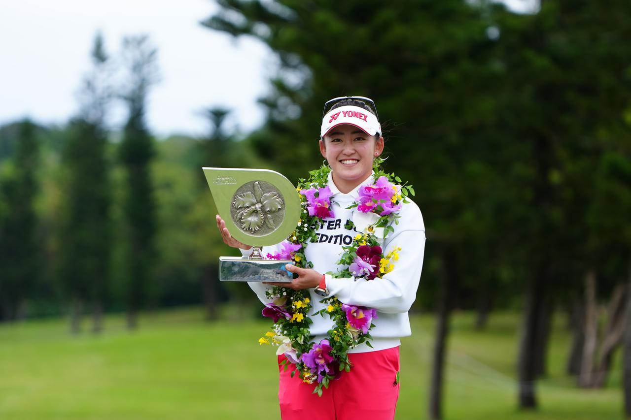 西郷真央とのデッドヒートを制した岩井千怜が開幕V! 「ダイキン