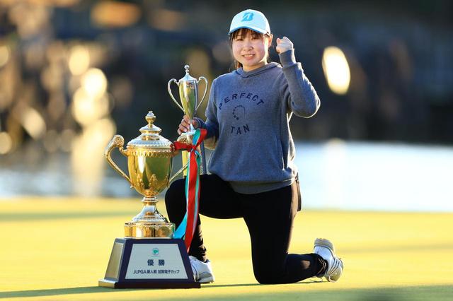 画像: 「JLPGA新人戦加賀電子カップ」でプロ初勝利を飾った荒木優奈