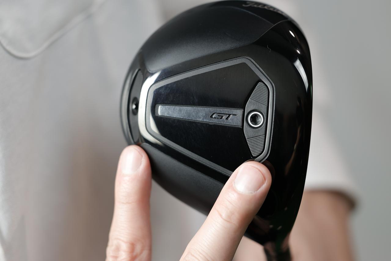 画像: 「GT280」はヘッド体積280㏄と4モデルで最小。リーディングエッジの高さを低くしたり、Lカップフェースで下部の打点に強いなどフェアウェイから扱いやすい工夫が凝らされている。ロフトは13度のみ(写真/小林司)