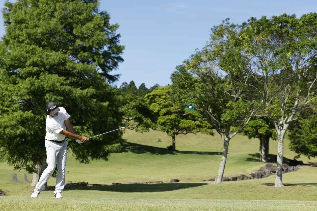 画像: 58度Bグラインドでのショット。上のKグラインドのボール位置と比べてゆっくり飛んでいるのが見て取れる