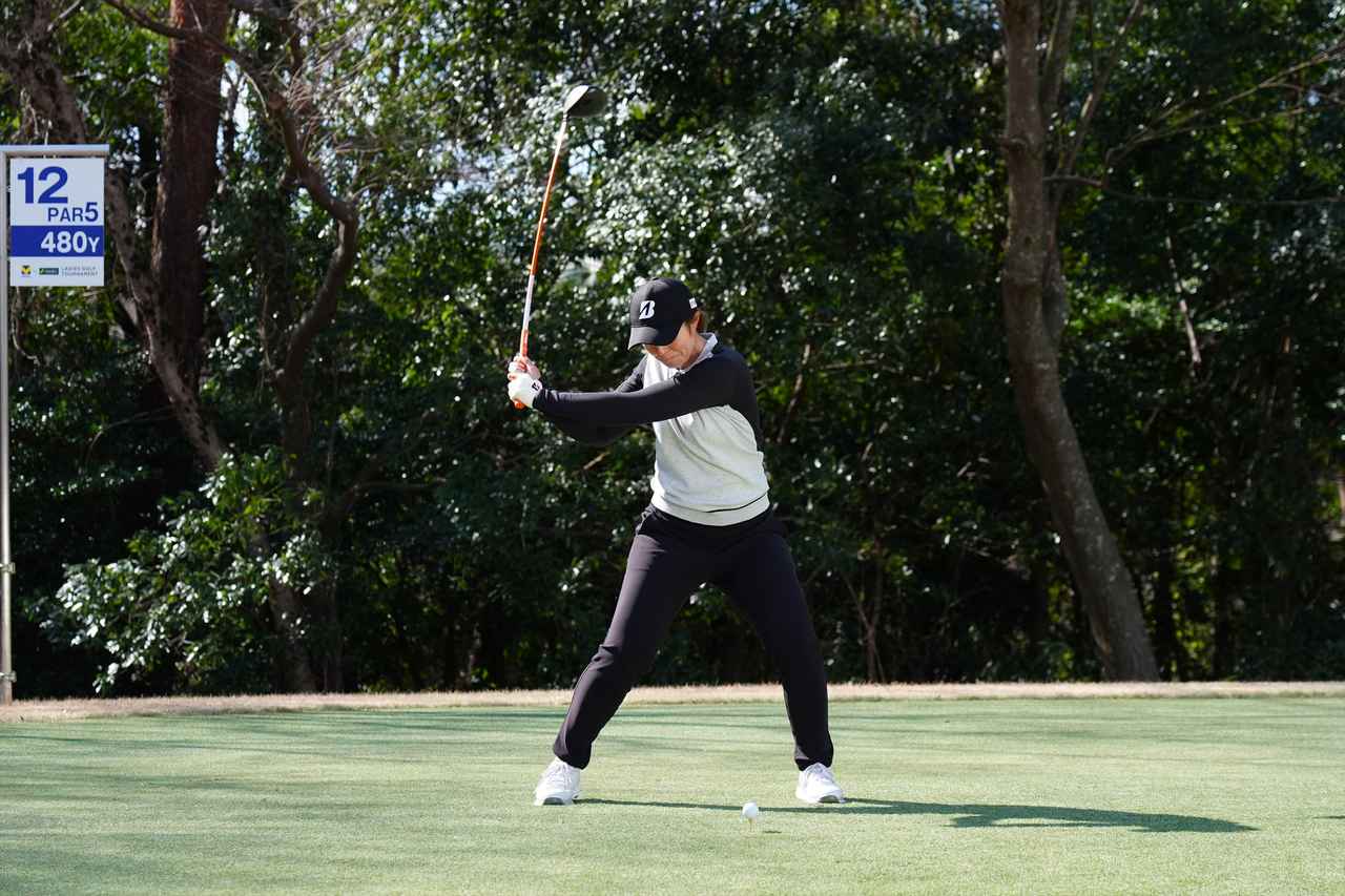 画像 : 10番目の画像 - 渡邉彩香　ドライバー正面連続写真 - みんなのゴルフダイジェスト