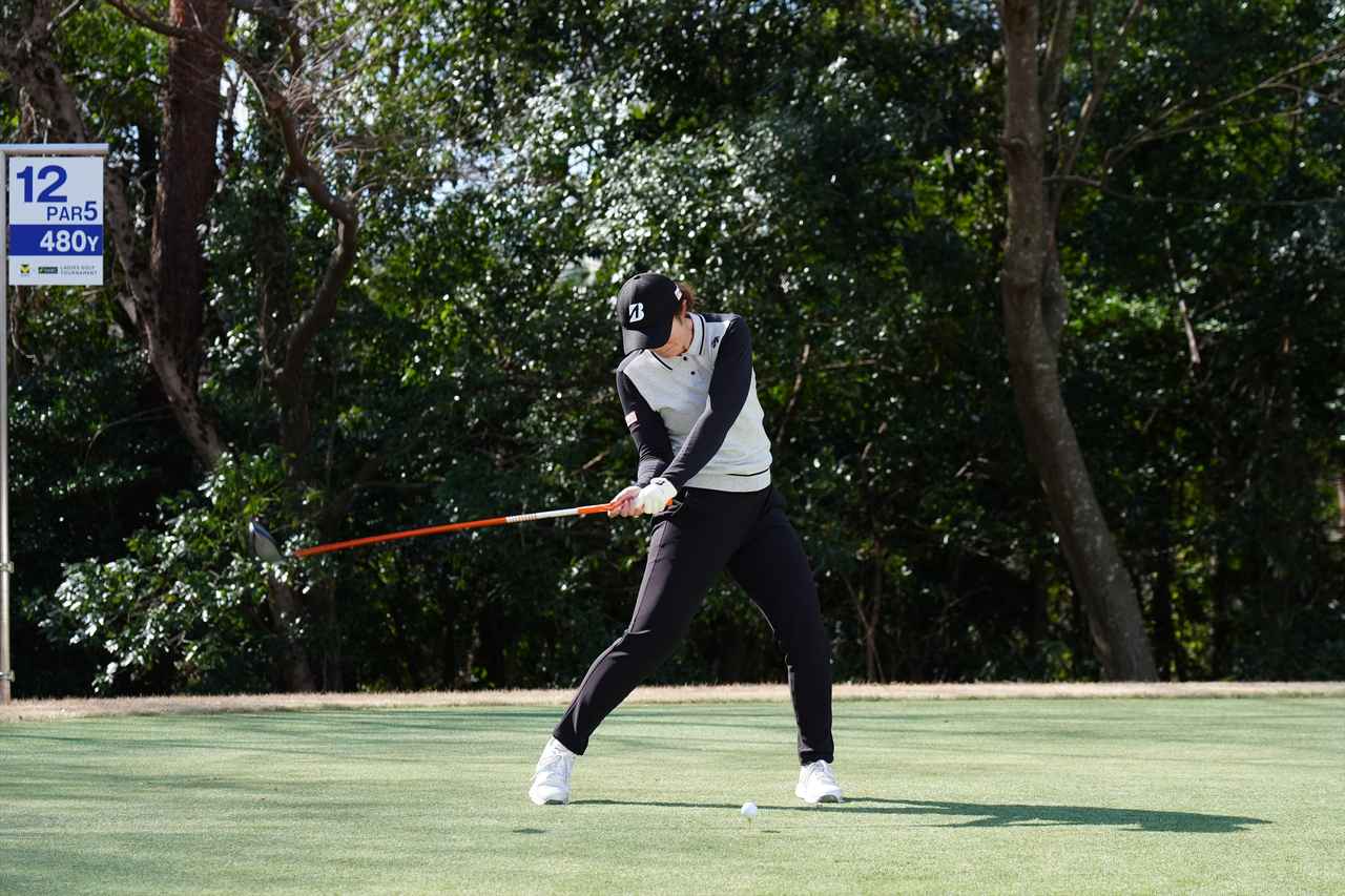 画像 : 12番目の画像 - 渡邉彩香　ドライバー正面連続写真 - みんなのゴルフダイジェスト