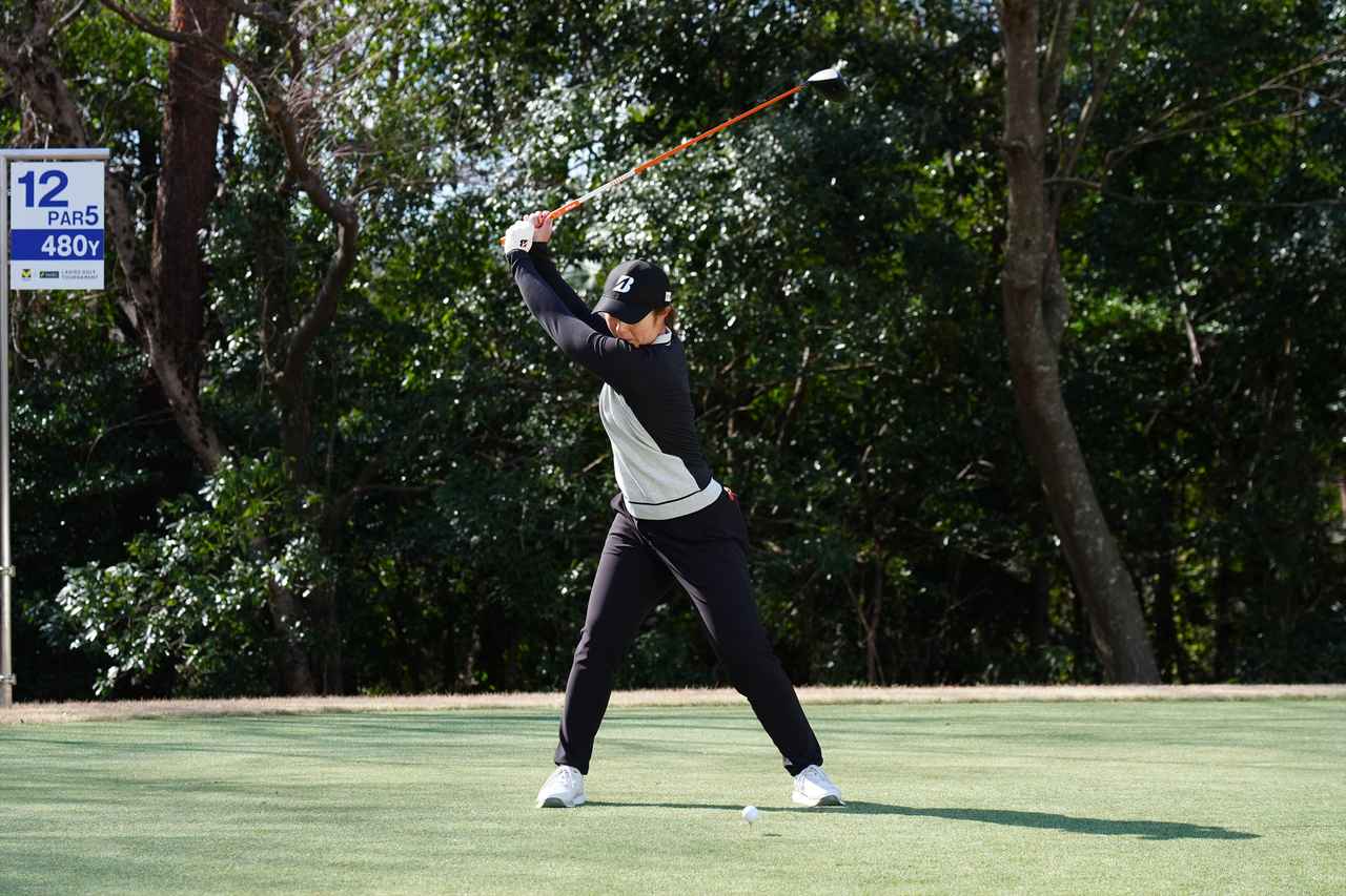 画像 : 5番目の画像 - 渡邉彩香　ドライバー正面連続写真 - みんなのゴルフダイジェスト