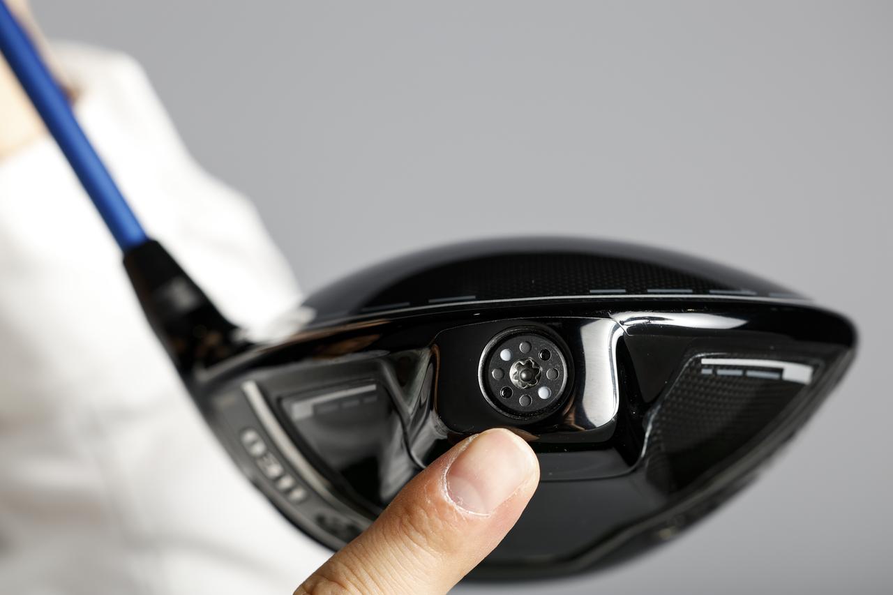 画像3: ドライバーは低スピンで飛ばせるPXG「0311 Black Ops Tour-1」。ヘッドは小ぶりだがソール前方に2つとヘッド後方に1つウェイトポートがある(写真/小林司)