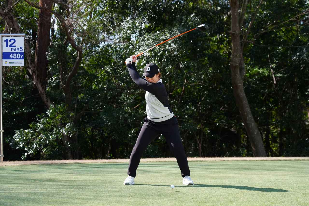 画像 : 8番目の画像 - 渡邉彩香　ドライバー正面連続写真 - みんなのゴルフダイジェスト