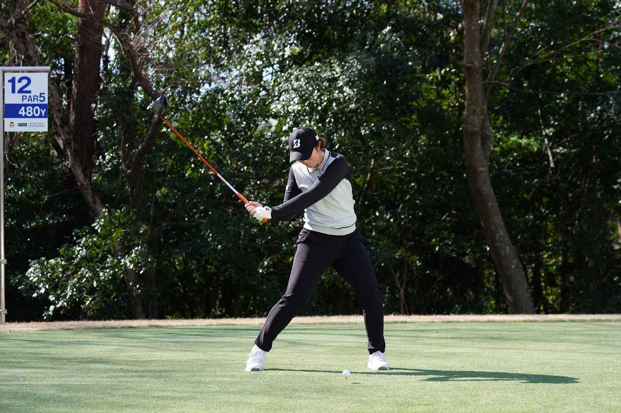 画像 : 11番目の画像 - 渡邉彩香　ドライバー正面連続写真 - みんなのゴルフダイジェスト