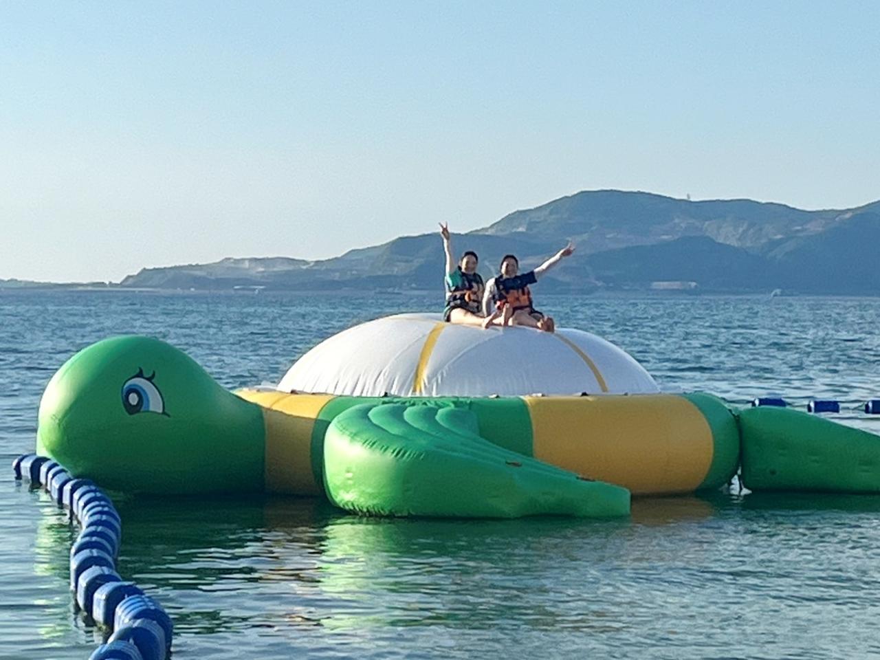 画像: 「お祭りに浴衣なんか着ていってませんよ~面倒でしょう」と笑うさくら。昨夏の海は竹田麗央とトレーニングウェア姿で楽しんだとか