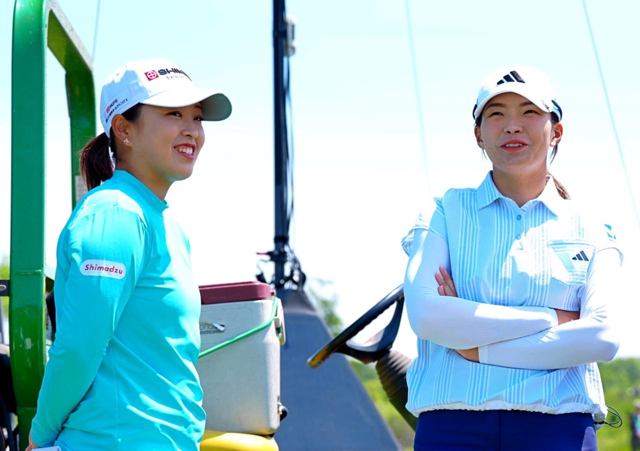 画像: AIG女子オープンで初日同組の渋野日向子と西郷真央(全米女子OP撮影/岩本芳弘)
