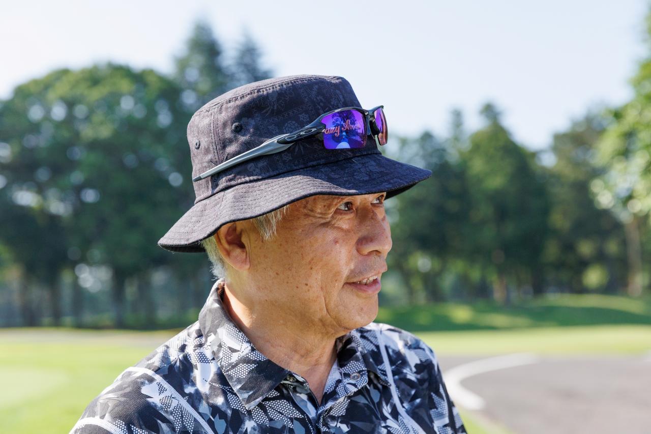 画像: ストリート感のあるハットにアスリート感のあるサングラスをアレンジ