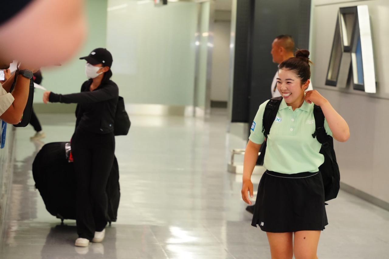 画像 : 3番目の画像 - 山下美夢有の成田空港帰国時の様子 - みんなのゴルフダイジェスト
