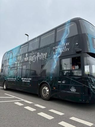 ハリー・ポッタースタジアム（撮影場所）に毎日出ているバス