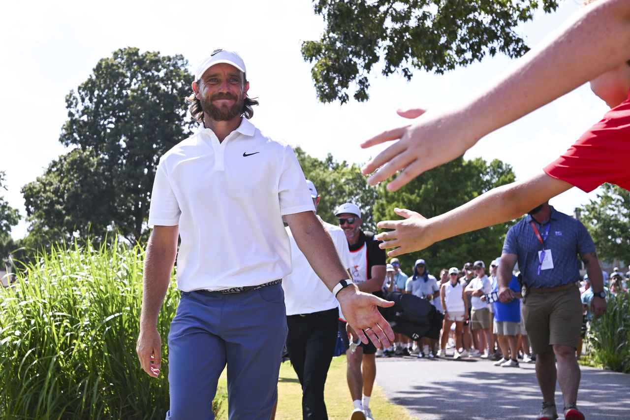 画像: またしてもPGAツアー初優勝を逃したトミー・フリートウッド。どんなときでもファンサービスは欠かさないナイスガイの戴冠はいつになるのか……（PHOTO／Getty Images）