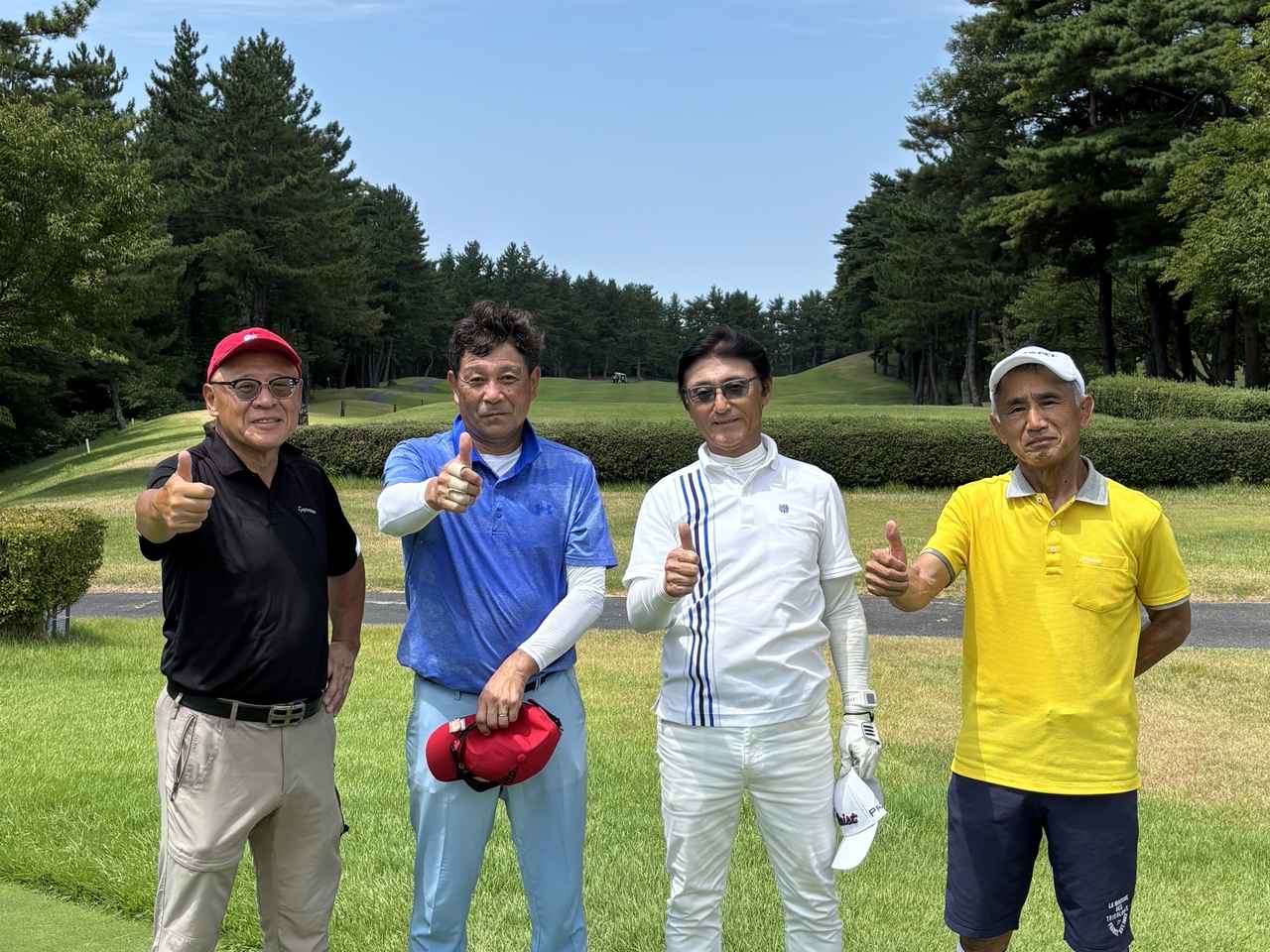 画像: 大山平原ゴルフクラブの同伴者のみなさんと。左からはむいち、梅原信一さん、西村俊一さん、辻本修一さん。みなさん、長男でした?