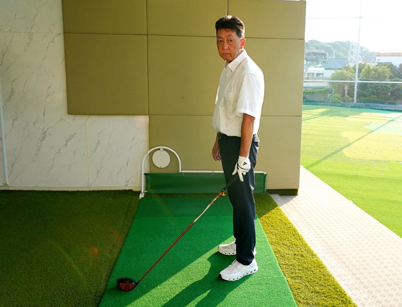 画像: 8時の位置で左手3本の指をキュッと握る