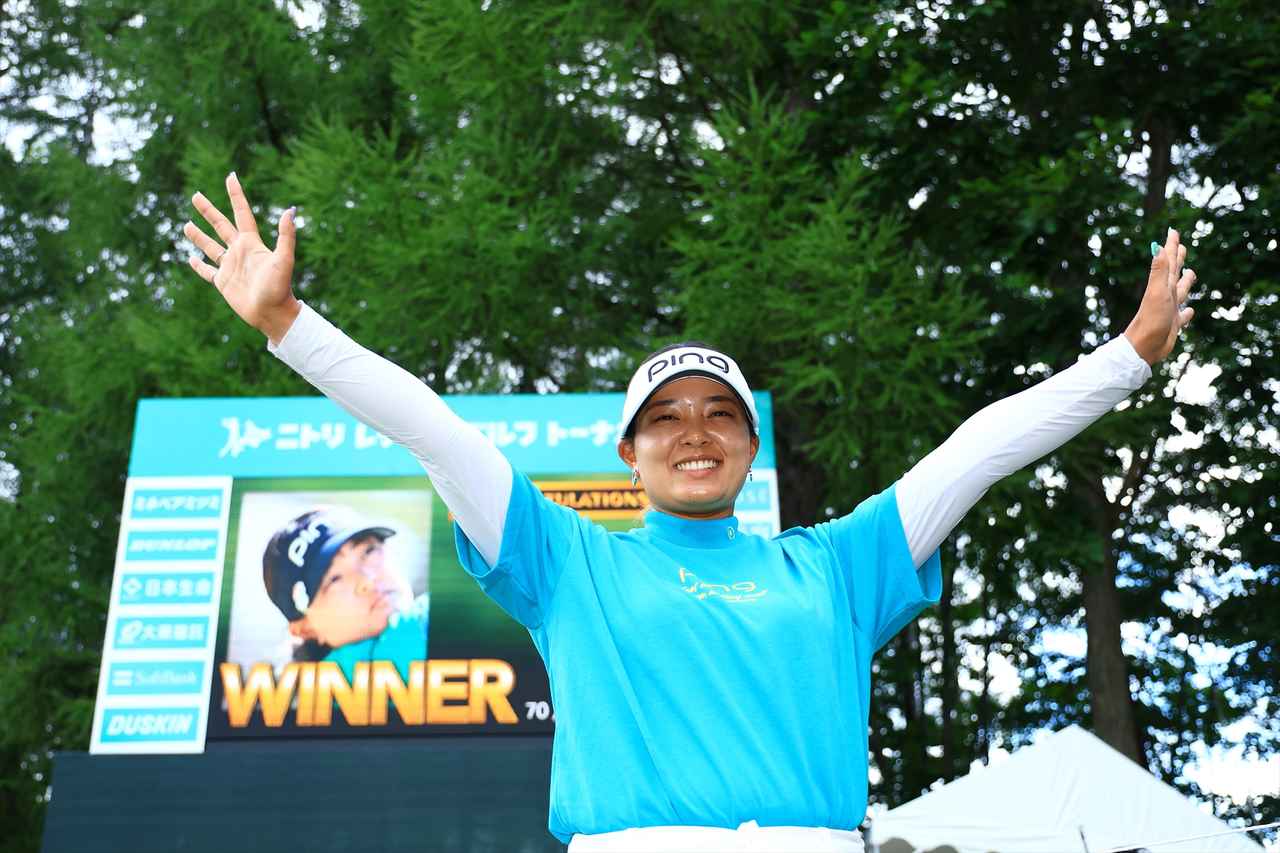 画像: 「ニトリレディス」で1年半ぶりの通算21勝目を飾った鈴木愛