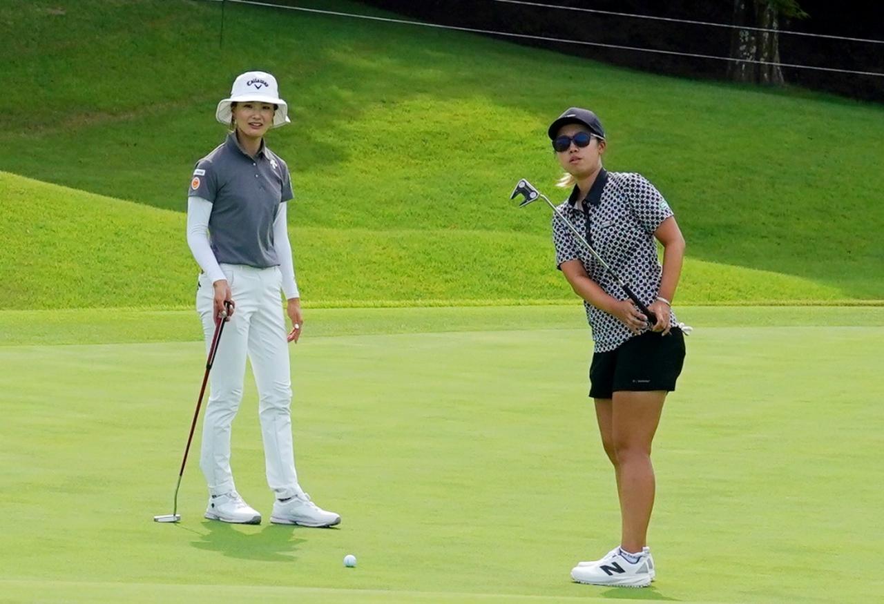 画像: 9月3日に練習ラウンドを行った青木と上野