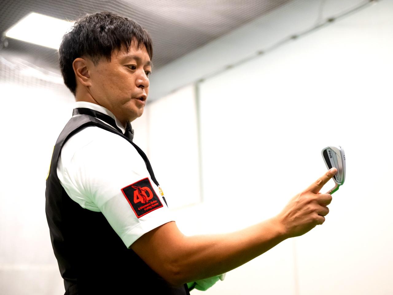 画像: i240の5Iを試打した今野プロ。「普通に打つと高い球になる。HSが速くなくても十分に上がります。ソールの抜けもかなり良いです」（写真／有原裕晶）