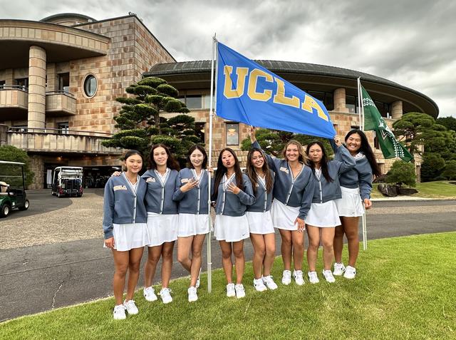 画像: コースでもパーティでもキュートなUCLAのメンバーたち。ホームズコーチのご主人（スティーブ氏）は日本のシニアツアーに参戦するプロゴルファー。「皆で日本の文化も楽しんで、いい経験ができました。富士山も見えたし、わらび餅やしゃぶしゃぶが美味しかったです」（ホームズ）