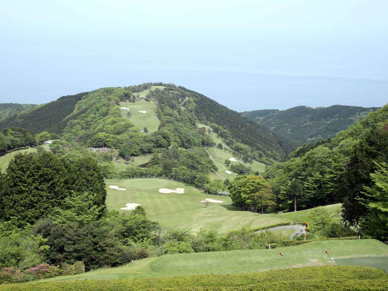 画像: 打ち上げ、打ち下ろしはどう打つ？ 高低差はどう測るのが正解？ まとめて解説 - みんなのゴルフダイジェスト