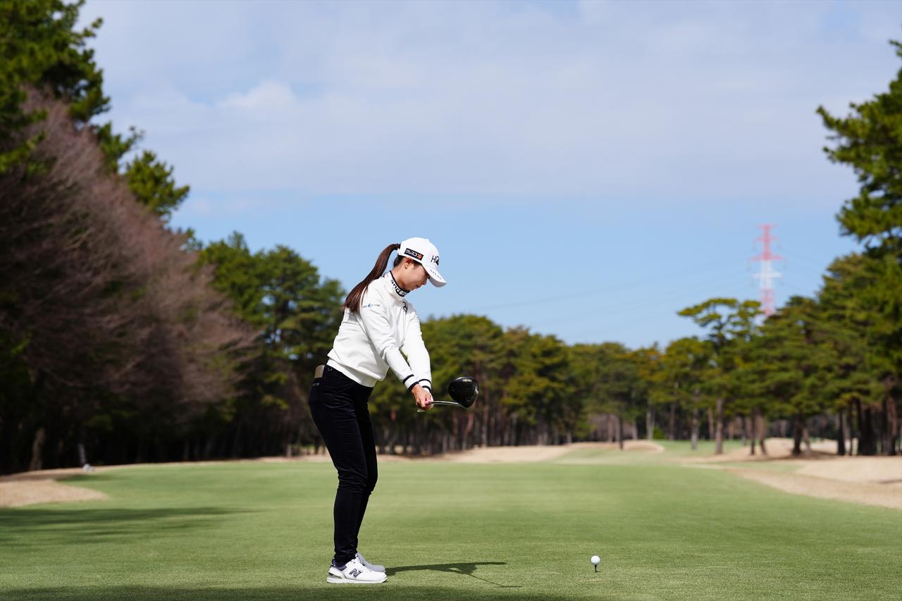 画像 : 3番目の画像 - 金澤志奈　ドライバー後方連続写真 - みんなのゴルフダイジェスト