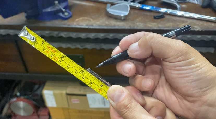 画像: シャフトの先端部を0.25インチカットするための目印をつけます