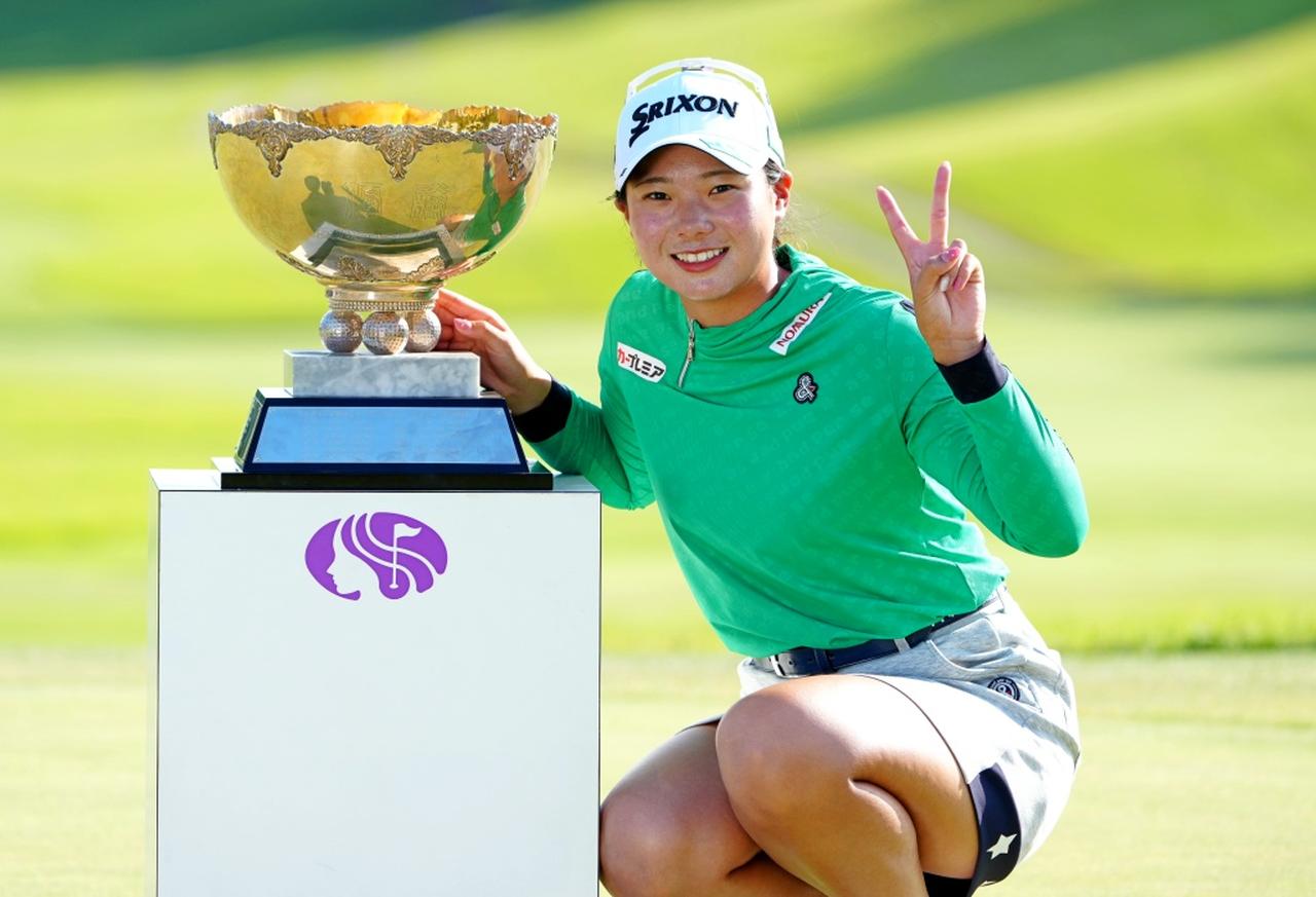 画像: 20歳の菅楓華が涙の初優勝! ゴルフを始めた7歳から「ずっとダンロップ」ホステスプロが笑顔のVサイン - みんなのゴルフダイジェスト