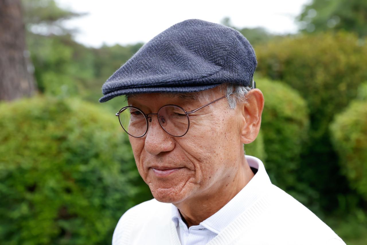 画像: クラシカルなハンチングとアカデミックなアイウェアが好バランス