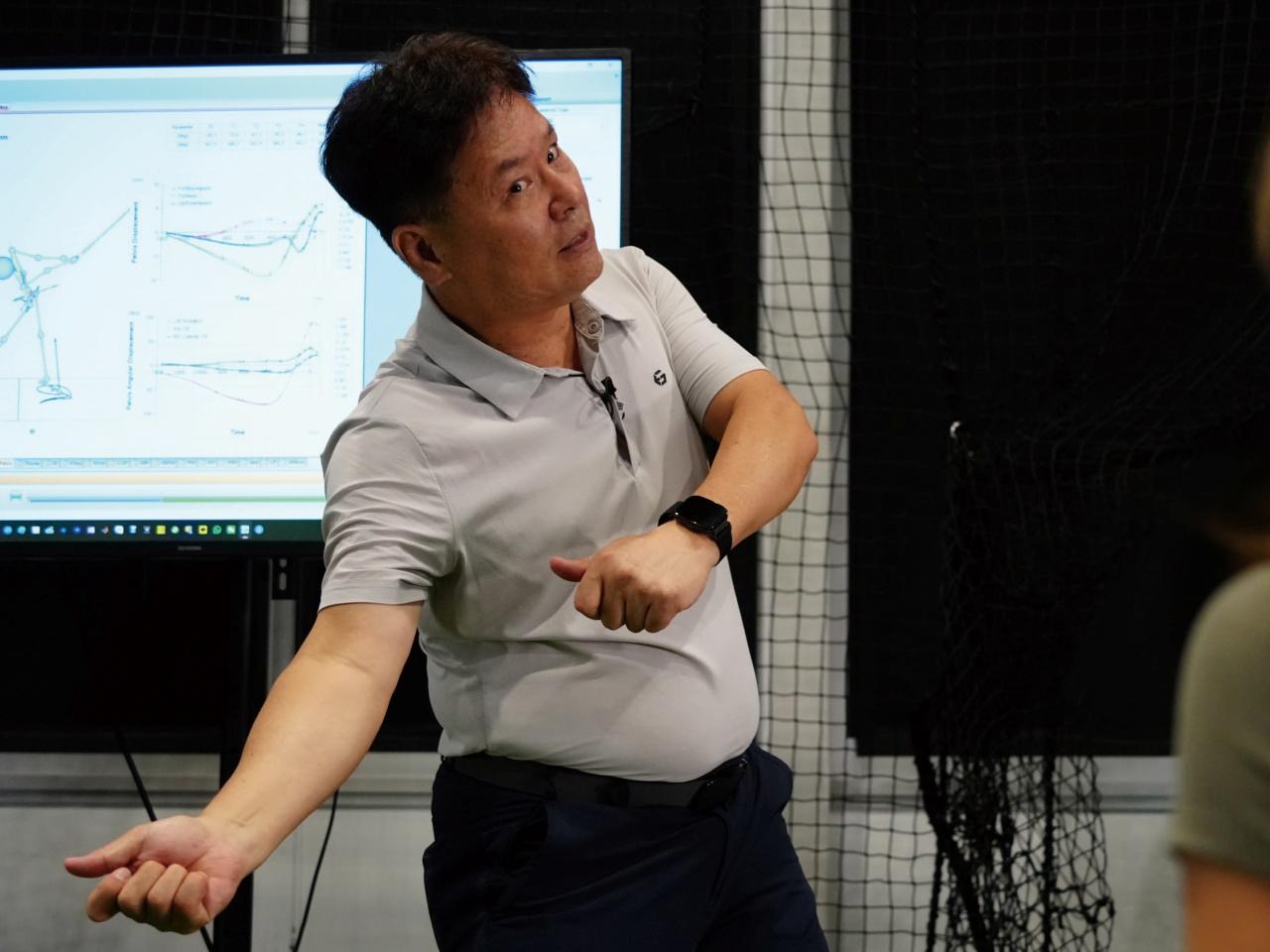 画像: 引きずるような動きはダメ
