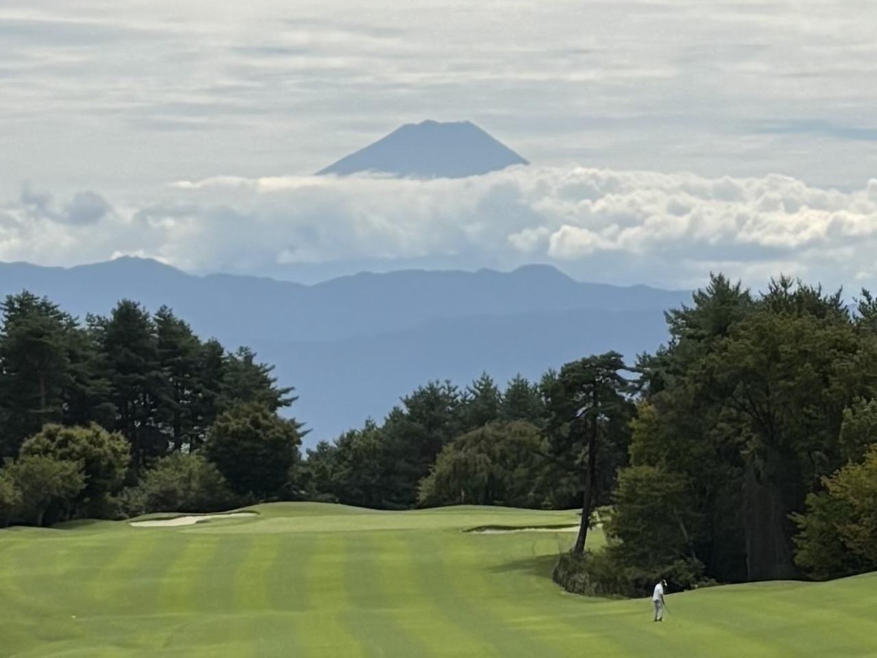 画像: 敷島カントリー倶楽部No.16(370Y・P4)。全ホール富士山が見えるがココが一番きれい