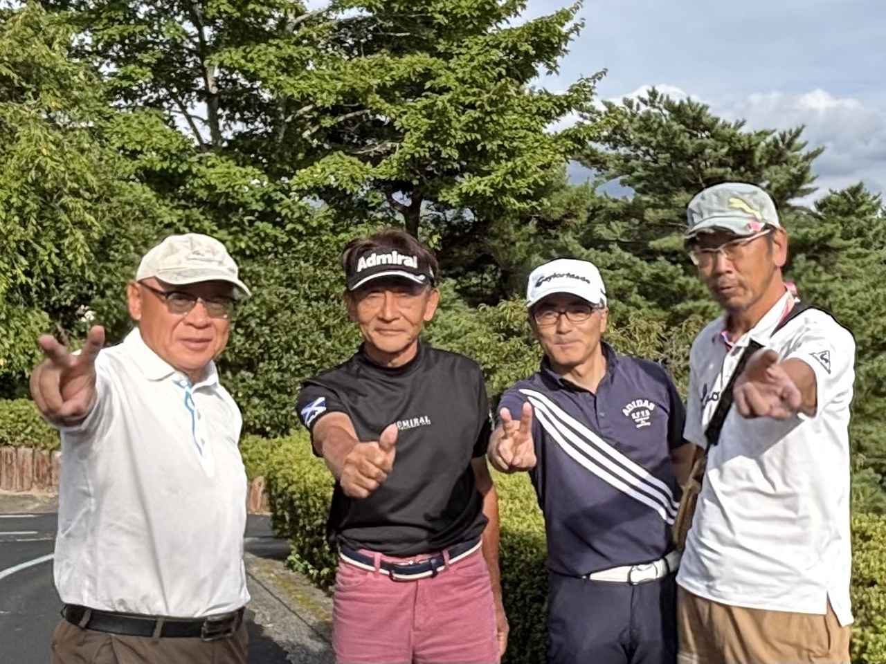 画像: 敷島カントリー倶楽部の同伴者のみなさんと。左からはむいち、辻さん、青木さん、国分さん