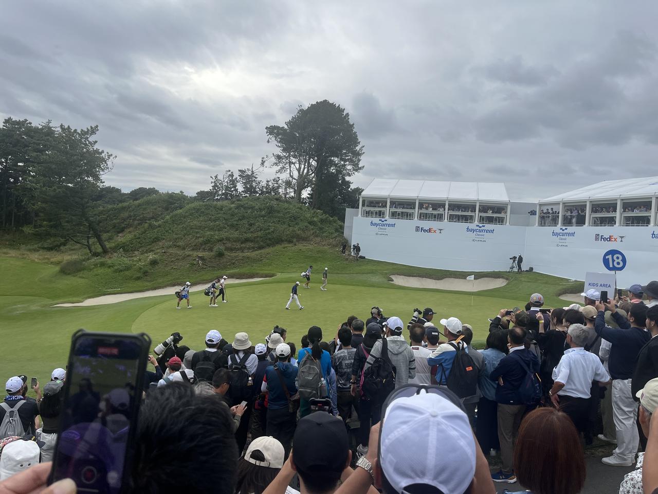 画像: 強風が選手達を翻弄した、波乱のベイカレントクラシック初日レポート！【ベイカレント C レクサス・観戦レポート】 - みんなのゴルフダイジェスト