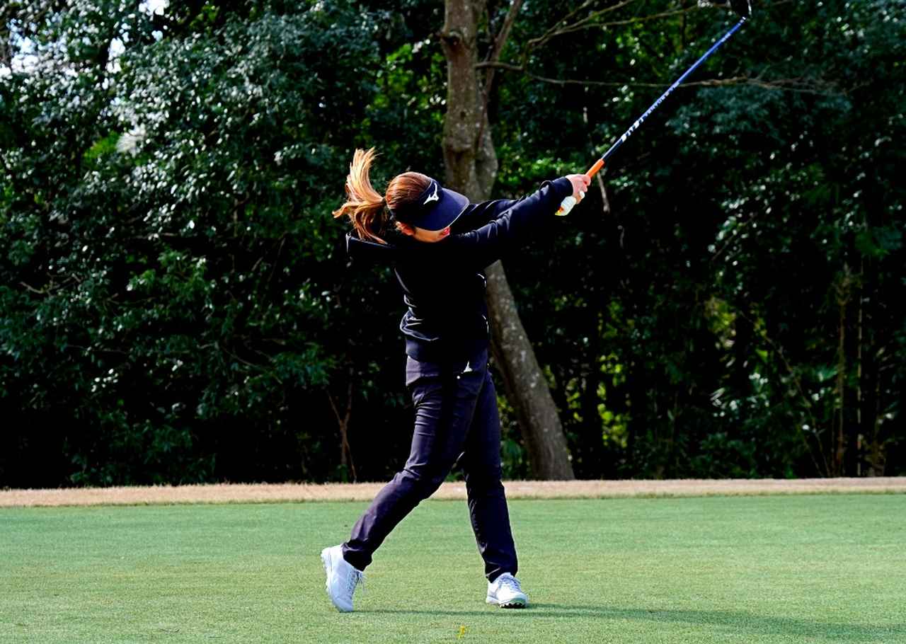 画像 : 13番目の画像 - 仲村果乃のドライバーショット連続写真（撮影/岡沢裕行） - みんなのゴルフダイジェスト
