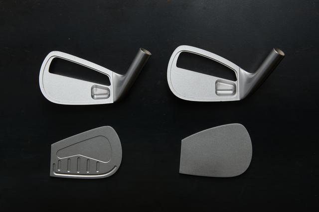 画像: RMX DD-1の内部構造。ミドルアイアン（左）、ショートアイアン（右）いずれも、ヘッド内部にポケットを設け、番手ごとの重心を最適化。ミドルアイアンのフェース裏は打点ブレに強い設計が施されている（ロングアイアンは高初速化を図るフェース設計）