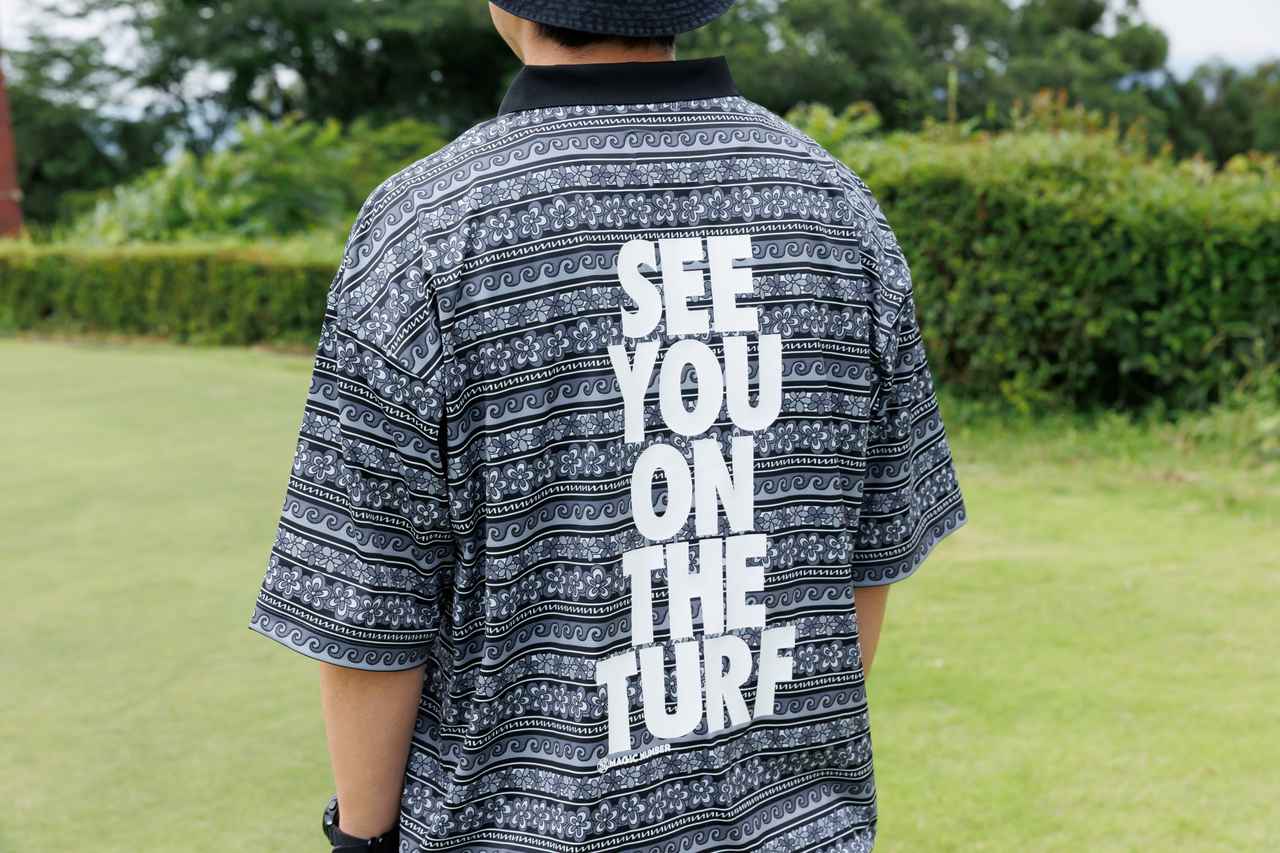 画像: ポロの背面にはアグレッシブで遊び心のあるバックプリント