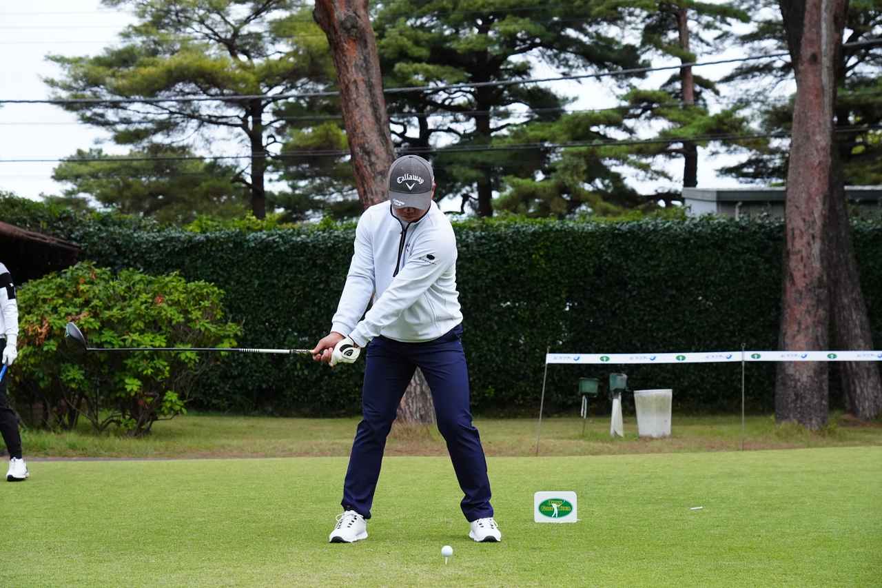 画像 : 2番目の画像 - 練習日に撮影！ 出利葉太一郎の最新ドライバー正面連続写真（撮影/岡沢裕行） - みんなのゴルフダイジェスト