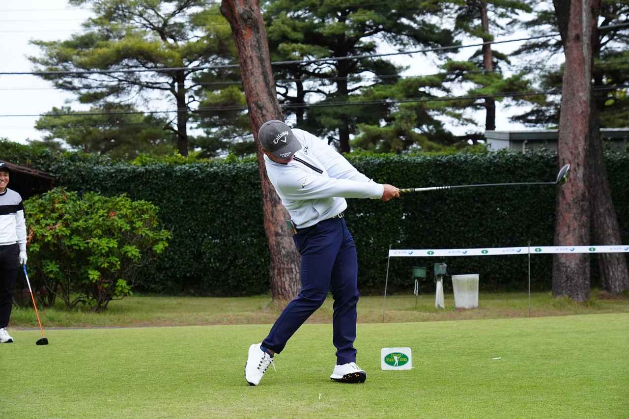 画像 : 8番目の画像 - 練習日に撮影！ 出利葉太一郎の最新ドライバー正面連続写真（撮影/岡沢裕行） - みんなのゴルフダイジェスト