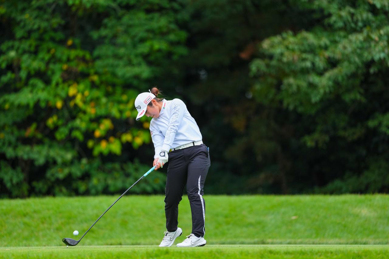 画像 : 10番目の画像 - 佐久間朱莉　ドライバー斜め正面連続写真 - みんなのゴルフダイジェスト