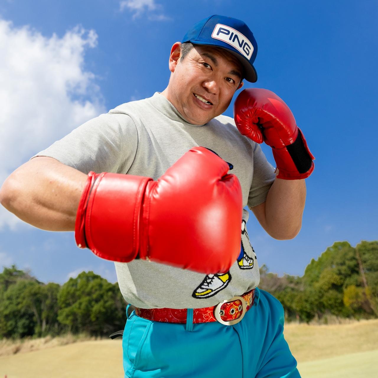 画像: フィニッシュを高くするイメージで打つといい!? ボールをつかまえるためのポイントを解説【飛ばないアマチュアはどフックで飛ばそう②】 - みんなのゴルフダイジェスト