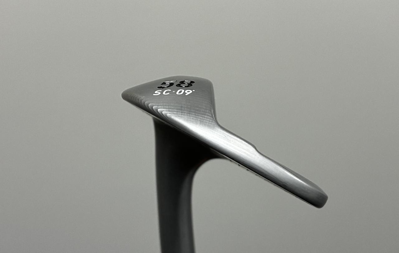 画像: ソールに明確な頂点があるSCグラインド